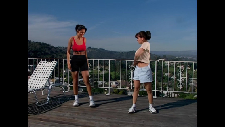 RATATATA!: Un Verano Caluroso De Tijeras Para Dos Jóvenes Lesbianas Voluptuosas