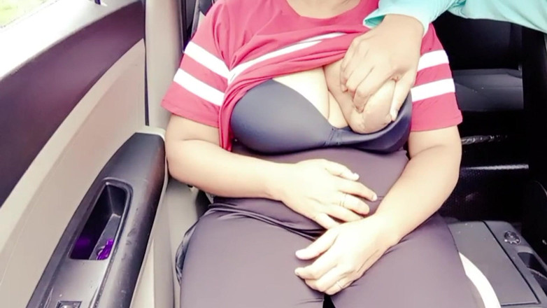 Your Arya: Desi Bhabhi Duże ssanie w miejscach publicznych - na zewnątrz