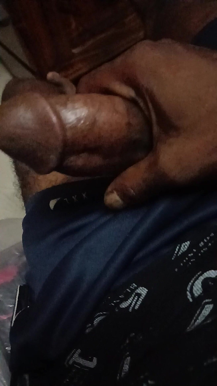 Bengali Bull: Seul tard dans la nuit dans ma chambre, alors je...