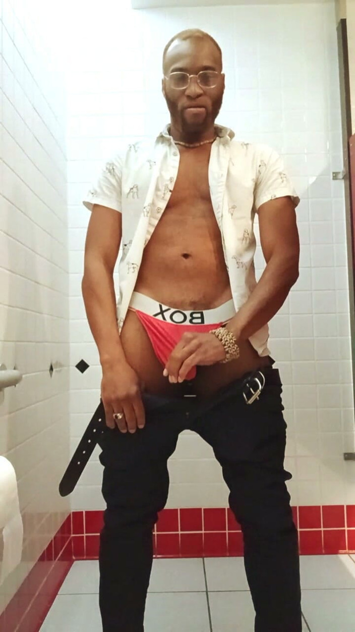 Kennie Jai: Quick Piss Vid in Red Jock!