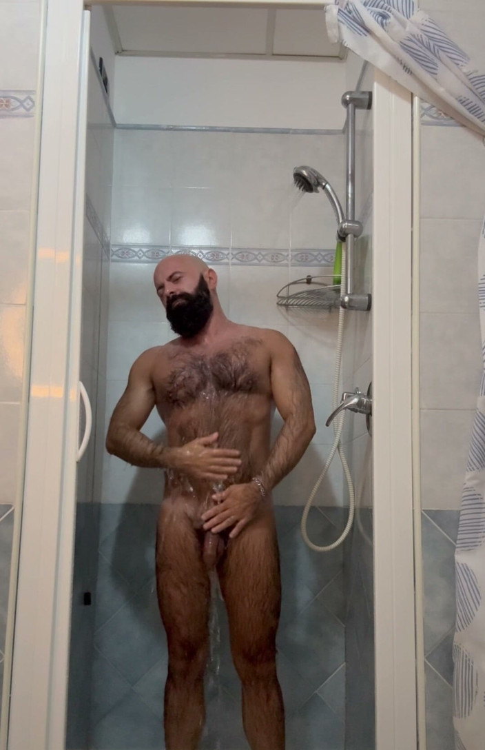 Carlos Verga: Shower