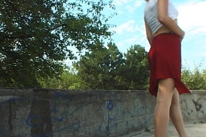 Deutsche XXX Filme: C’est une bombasse amateur d’Allemagne qui montre sa chatte en...