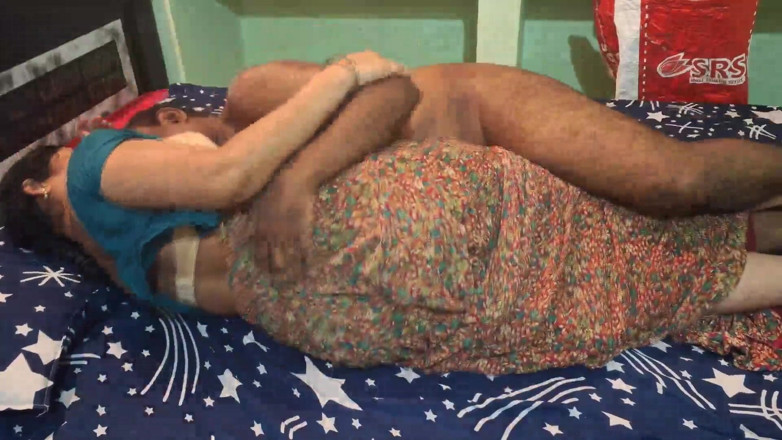 Sexy sindu: Desi Hot Wife Sex in Sari in Bed