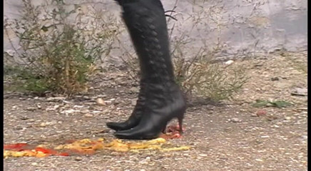 Foot Girls: Crushing food outdoors with my high heels