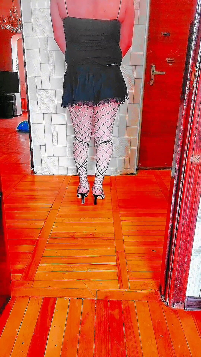 Kitty_Cross: O doamnă albă se masturbează sub duș pula umedă cu...