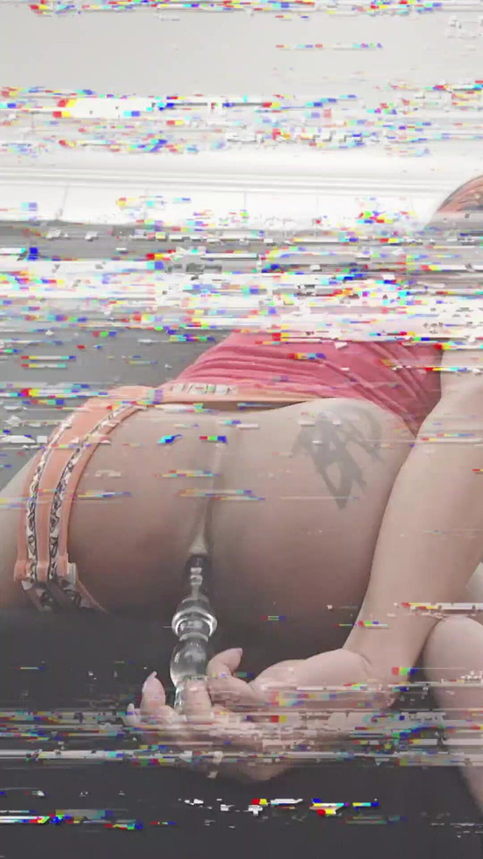 Laculca: Ik duw een voorwerp in mijn kont