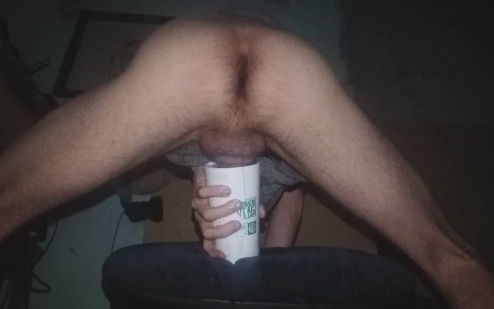 Jeddrew: Este sextoy casero me hizo acabar 3 veces