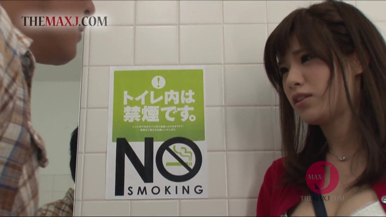 Asian happy ending: Asian babe gets in the trap,toilet fucking when she did...