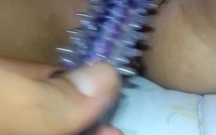 Sofixxx: Een dildo in het poesje van mijn stiefmoeder en stiefzus...