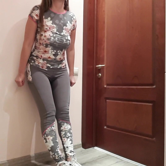 FrauleinP: Orinar mis pantalones de gimnasio en la puerta cerrada