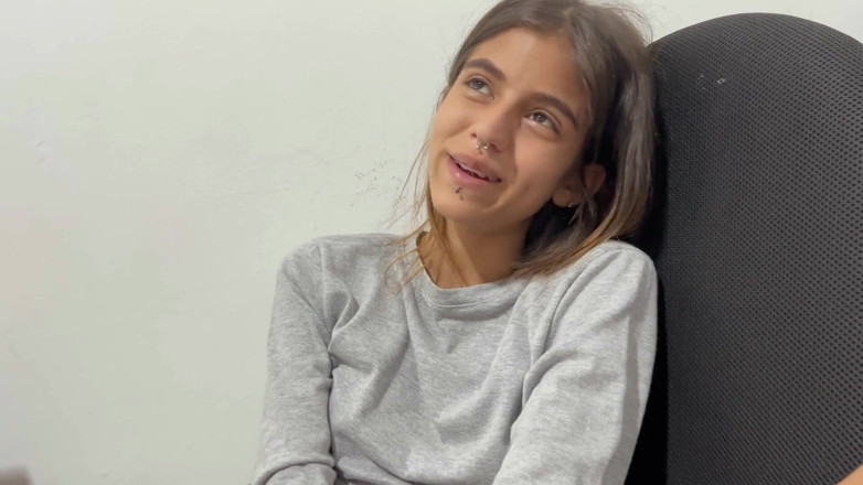 deybersex12: Üvey kız kardeşimin seksi bakire vajinası ne kadar lezzetli