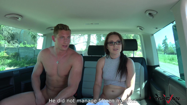 Take Van: ウェンディは足を広げて、彼女の女に硬いシャフトを楽しんでいます