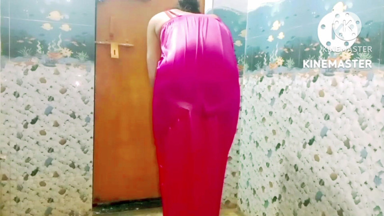 Ankurpriya000: Sora vitregă sexy care face baie și indiancă Bhabhi sexy