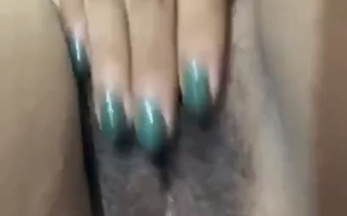 Jilbab69: Avant de prendre une douche, insère ton vagin jusqu’à ce...