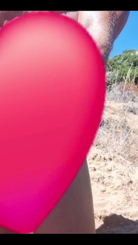 Adoro camminare nuda in spiaggia, masturbarmi e venire molto ... Spero ti piaccia guardarmi sborrare all'aperto... Guarda 8 minut completo