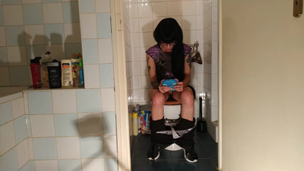 Beth Kinky: Pee and brown bear