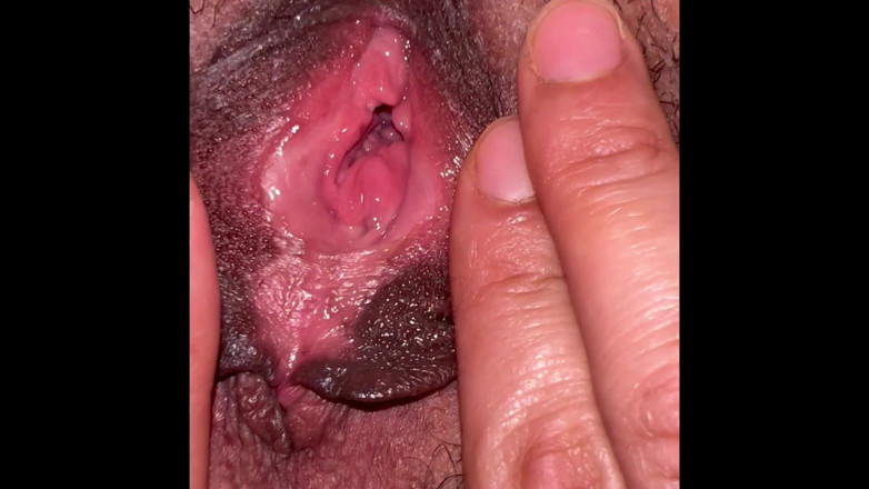 VeeVee Vixen: MILF Slut Pussy Spreading