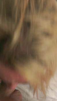 Hardcore deepthroat, leccata di culo in bocca, un sacco di sputi sul suo viso da troia, schiaffi, sborra in gola e piscio sulle mie tette
