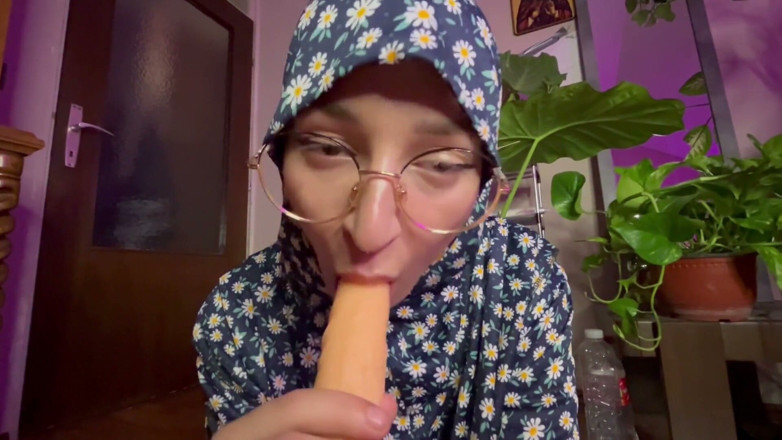 lanalovacutie: Blowjob in Hijab JOI