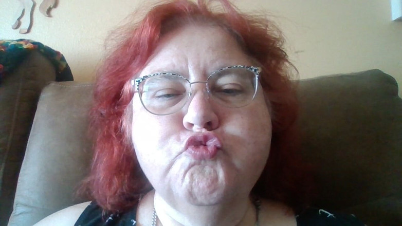 BBW nurse Vicki adventures with friends: Video solicitado de mí haciendo ruidos besos y pudiendo verme...