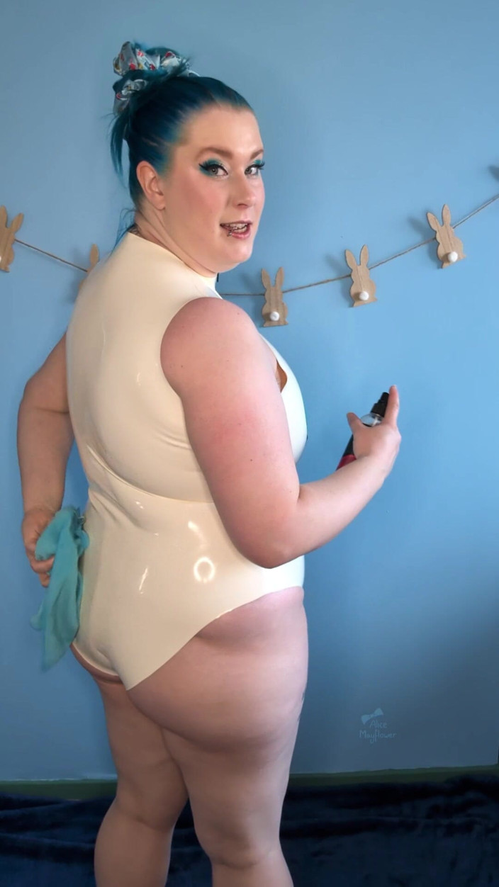 Alice_Mayflower_Scottish: Behind the Scenes Latex Shine up