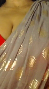Hot girl làng gợi cảm khoe bộ ngực hớ hớn hớn.