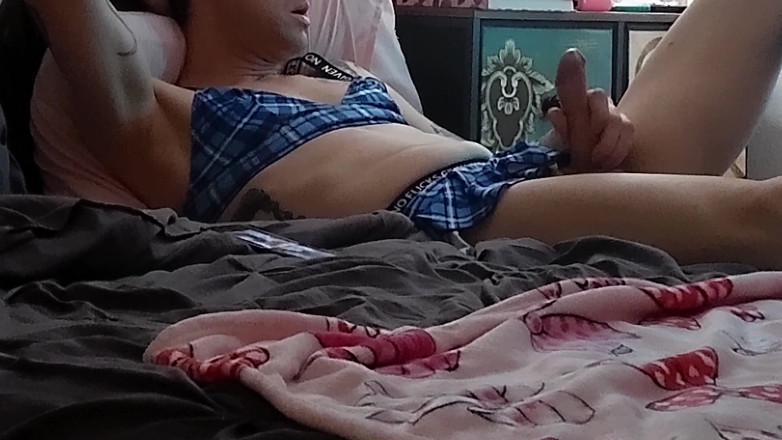 Biguy6999: Bobbie bezwstydnie masturbuje się, podczas gdy jej przyjaciółka patrzy