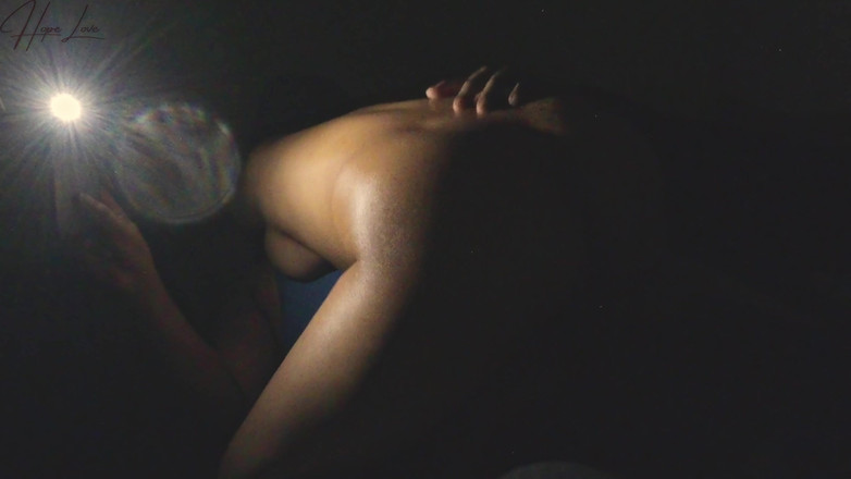 Hope Love: エッチな妻が真夜中に愛し合うように頼む