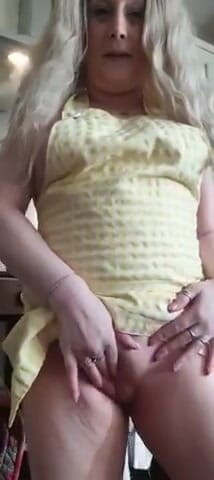 Dirty Knix: Ibu tiri MILF nakal bermain di dapur