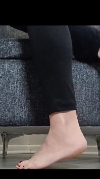 Stilettos und nackte Füße - gehen und posieren