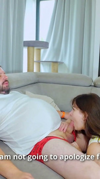 Isteri miang menunggang batang dengan cepat di sofa