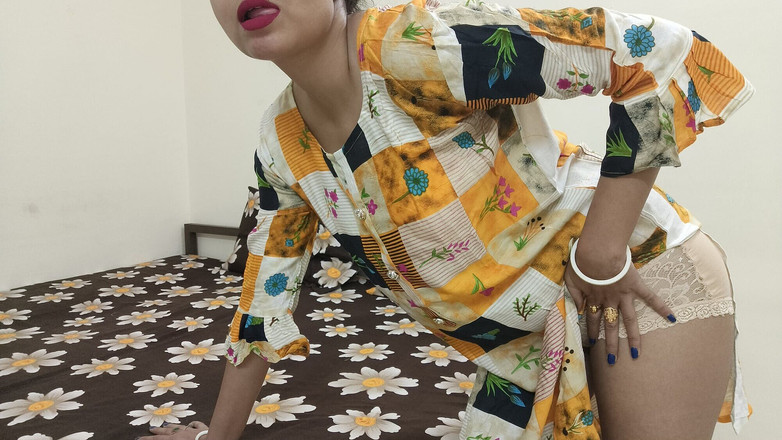 Saarabhabhi6: Sug min styvdotters kuk och knullade min röv