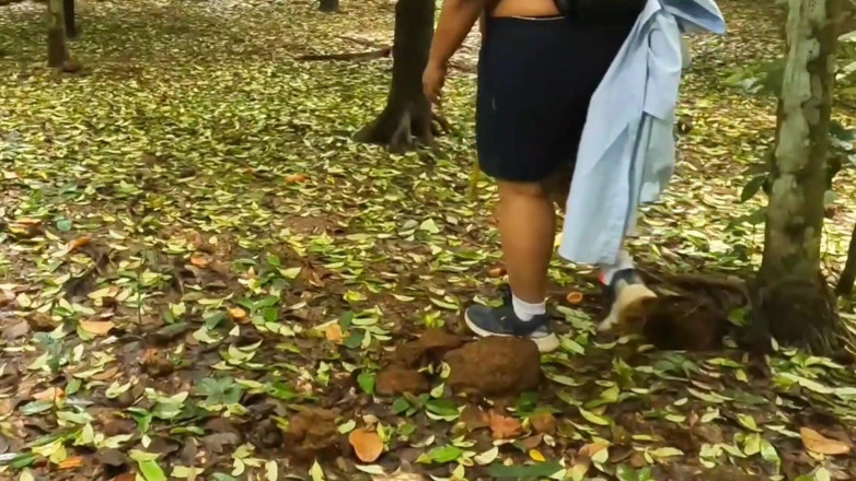 Anne Ipe: Bini Rumah Bercuti, Berjalan Bogel Di Dalam Hutan. Mendedahkan pantat...