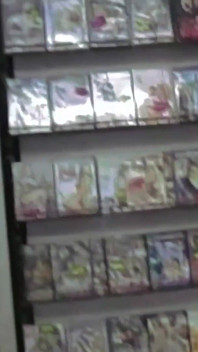 Trong Cửa Hàng Đồ Chơi Tình Dục Để Mua Dvd Phim Khiêu Dâm, Anh Ta Quan Hệ Với Cô Bán Hàng