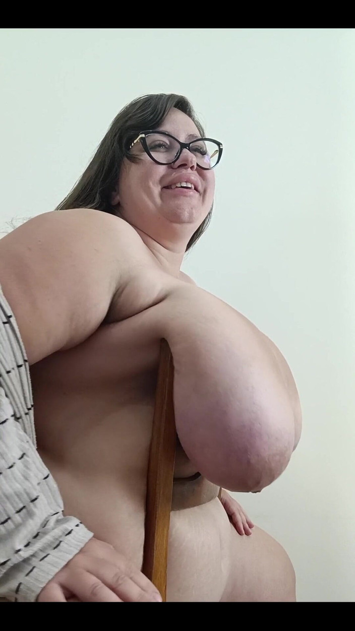 Nina Doll: Goditi le mie tette