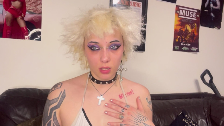 Glitterqueen1999: Lížu mého perverzního nevlastního tátu 