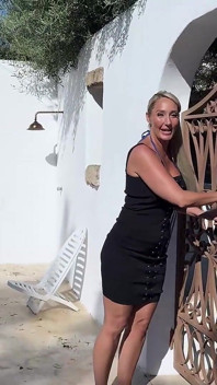 Havuz partisi şakası yanlış gitti.rachel lei soyundu, ağaç bağladı, taşakla sikildi ve latin ve lola lu hd tarafından acımasızca gıdıklanıyor