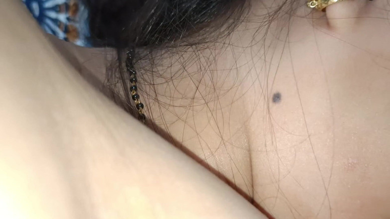 Catchybusty: Hintli kadın devar ile eğlenmeye hazır