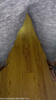 Alla disperata ricerca di un Wee che mi toglie i pantaloni e piscia sul pavimento