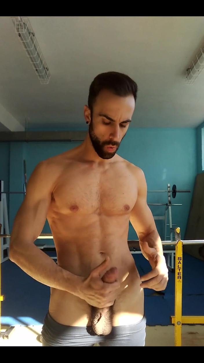 Zeus Ray: willst du im Fitnessstudio gefickt werden?