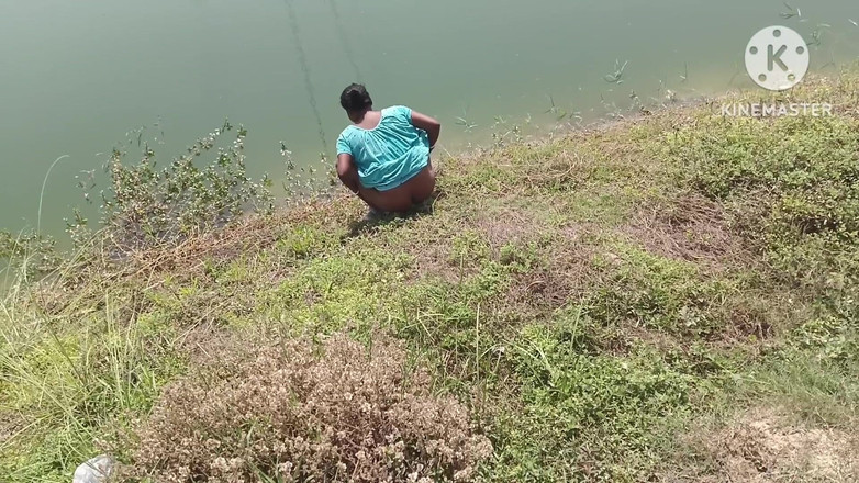 Nenika: Komşunun baldızı banyoya gitti, onu evi aradı ve sikti