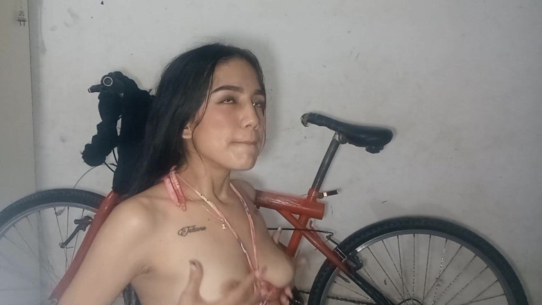 gledyxxx: Hermosa Hermanastra Latina Abre Su Boca Para Que Entre La...