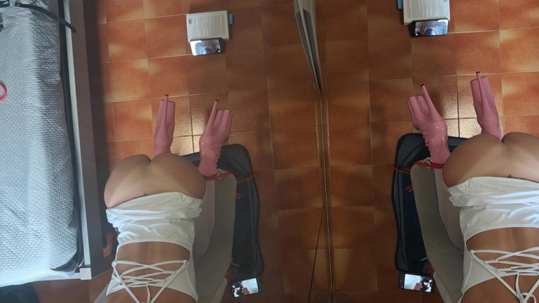 LauraOnHeels: MILF Legata Su Una Sedia E Scopata in Bocca E...