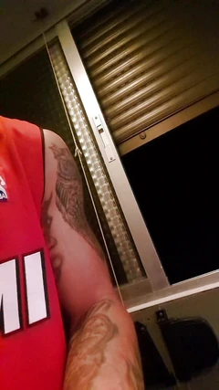 Masturbacja w kuchni!