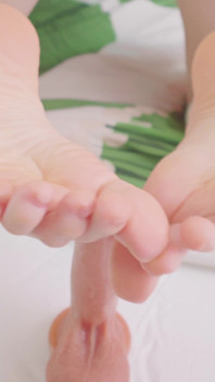 Fishnet & Barefeet Footjob by Goddess Karneli