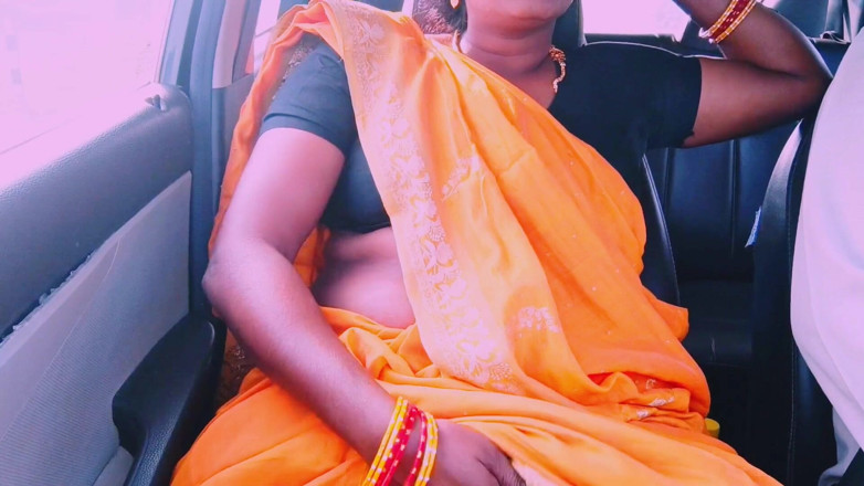 Telugu honey lips: Desi Saree Služka v autě Sex Telugu sprosté řeči.