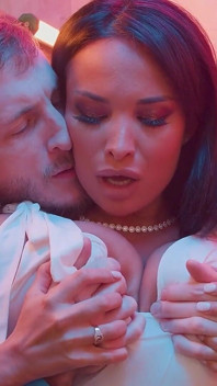 Anissa Kate es una chica ocupada: con un coño tan dulce como el suyo, puede hacer que cualquiera haga cualquier cosa