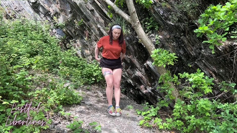 Lustful Libertines: Ditangkap mengongkek orang asing di dalam hutan.