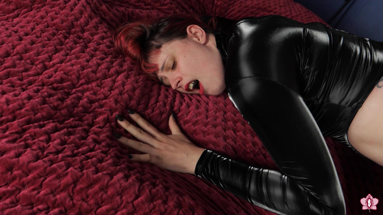Good Giirl Mila Maeve: Tight Spandex. Wet Fingers. Porcelain Victoria Cums as Slave Mila...