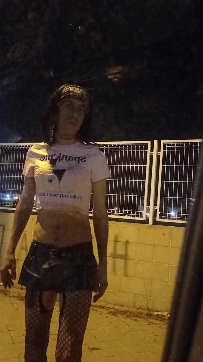 Penelopene27: Travestit exhibiționist în aer liber, partea 1